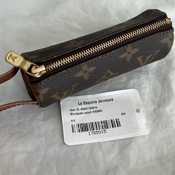 Louis Vuitton Nano Papillon Coin Purse - Picture 13 of 13